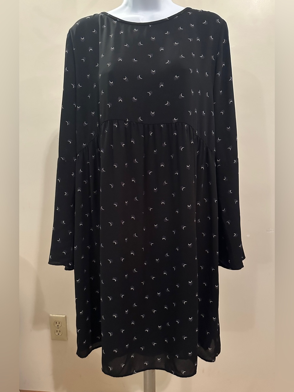 LOFT Black Long-Sleeve Crescent Print Dress